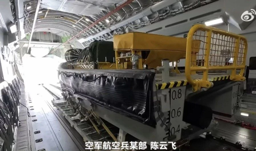 🇨🇳 Редкие кадры десантирования с военно-транспортного самолета Ил-76 ВВС НОАК на водн...