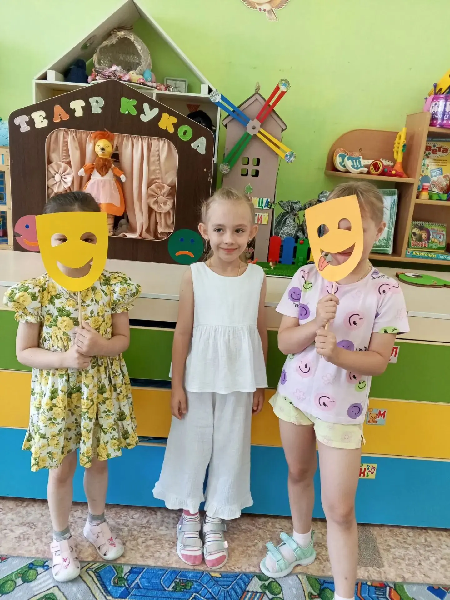 Улыбка живёт в нашем саду! 😊

Сегодня в нашем детском саду царила самая тёплая и радостная атмосфер