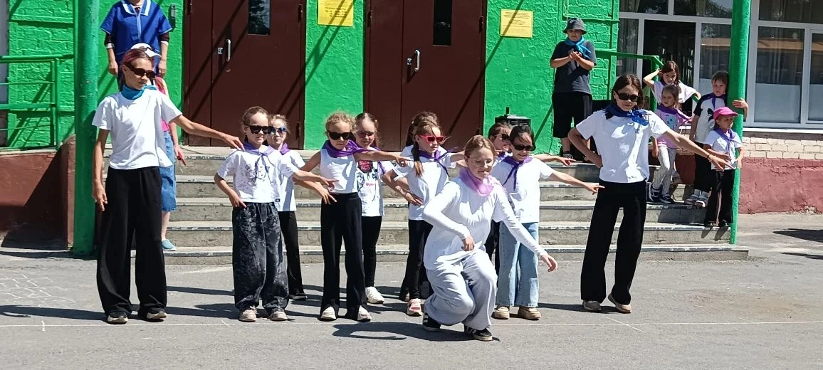 Танцевальный ураган в «Радуге здоровья»! 💃🕺 
 
Сегодня в нашем лагере прогремела сногсшибательная 