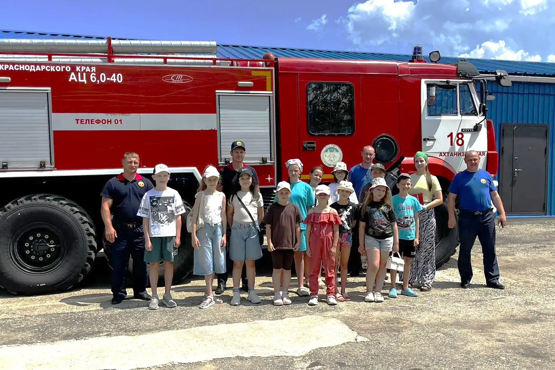🚒 Настоящие герои рядом! Участники площадки «Калейдоскоп» в гостях у спасателей 

Для ребят из летн