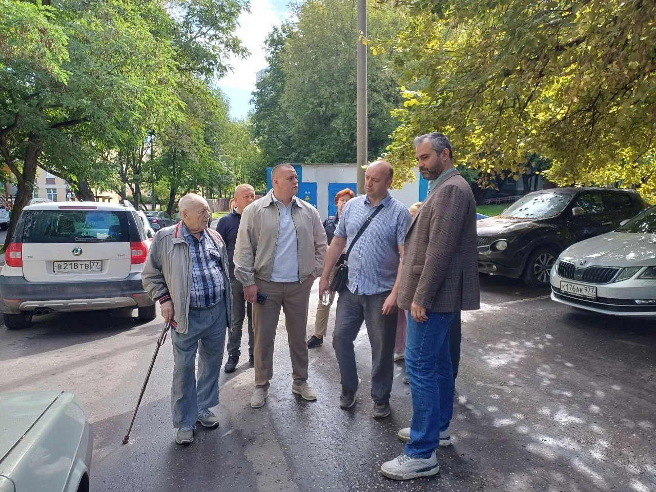 Глава управы района Чертаново Северное Аслан Бердиев провел субботний обход территории ...