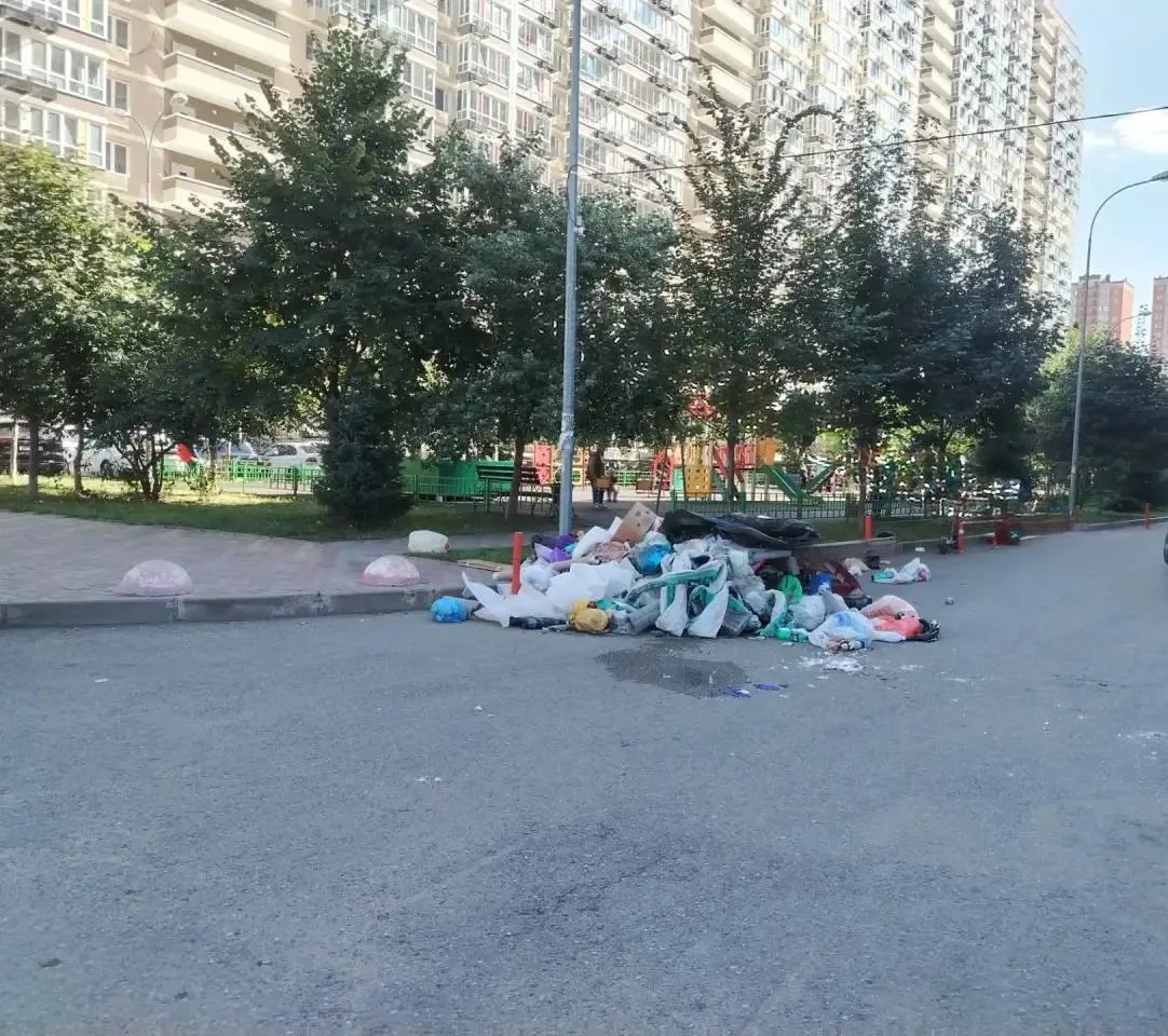 🙄 «Всем доброго времени суток, никто не вкурсе что произошло у нас на районе? Это гора...