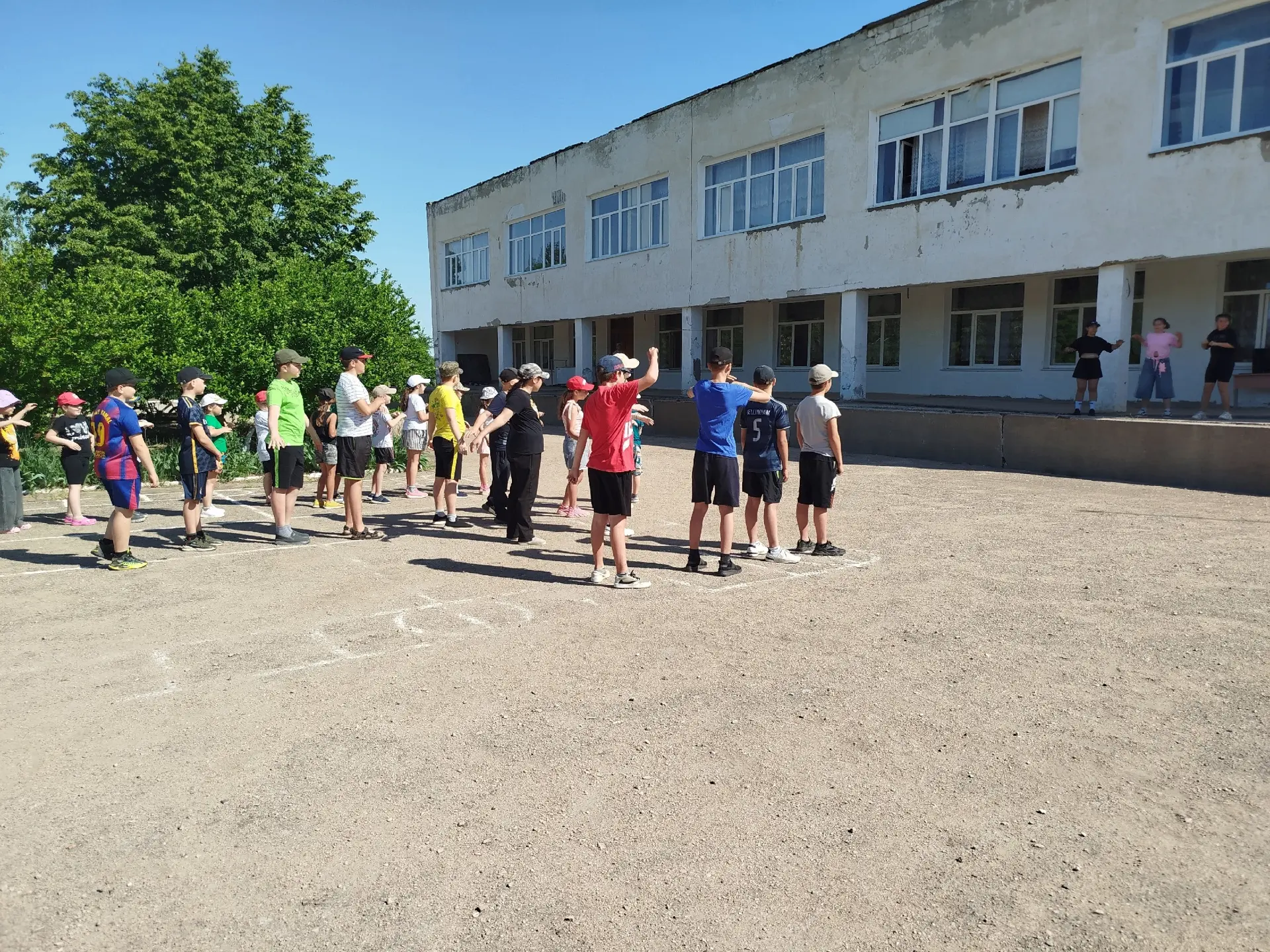 Лето, здравствуй!  27 мая в нашей школе стартовала самая долгожданная пора — открытие л...