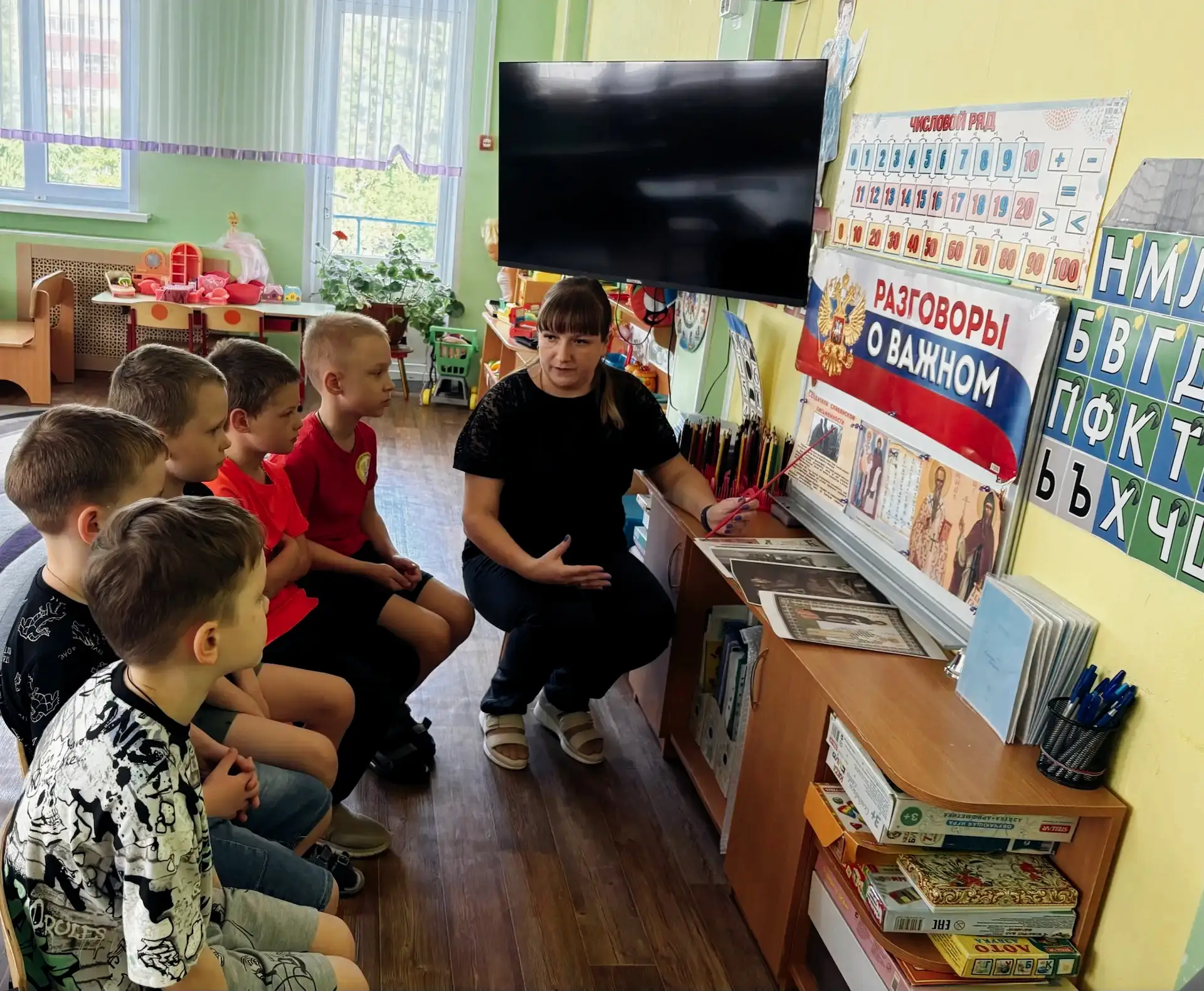 Воспитанники группы №14 обсуждали значимость Дня славянской письменности, а также вспоминали творцов