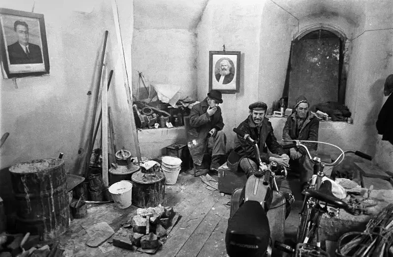 23 июня в фотогалерее «Криста» в Рыбинске откроется новая выставка «От Москвы до самых...».

Здесь п