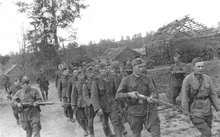 Немцы впервые сдавались массово в плен в июле 1941