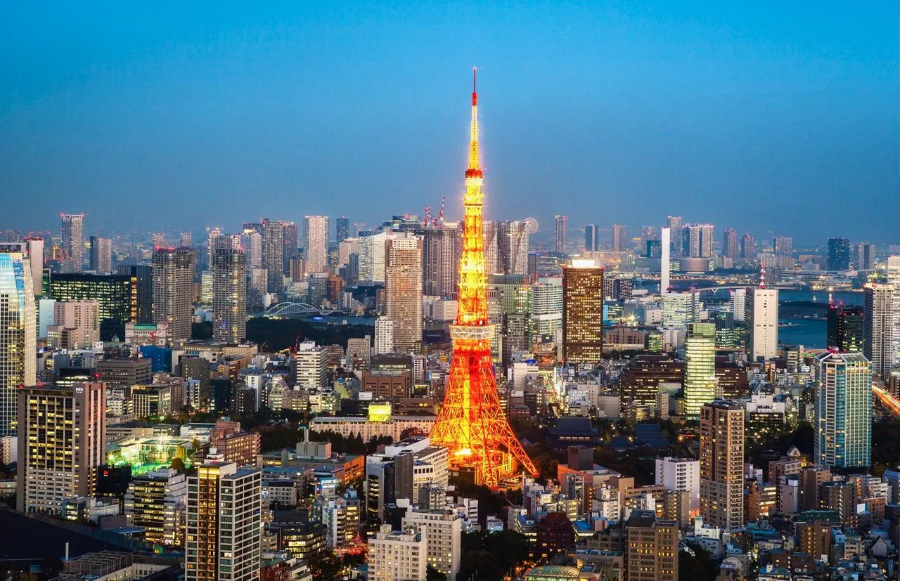 Башня Tokyo Tower в Токио, Япония 🇯🇵  🔹 Телебашня Tokyo Tower является одним из самых узнаваемых сим