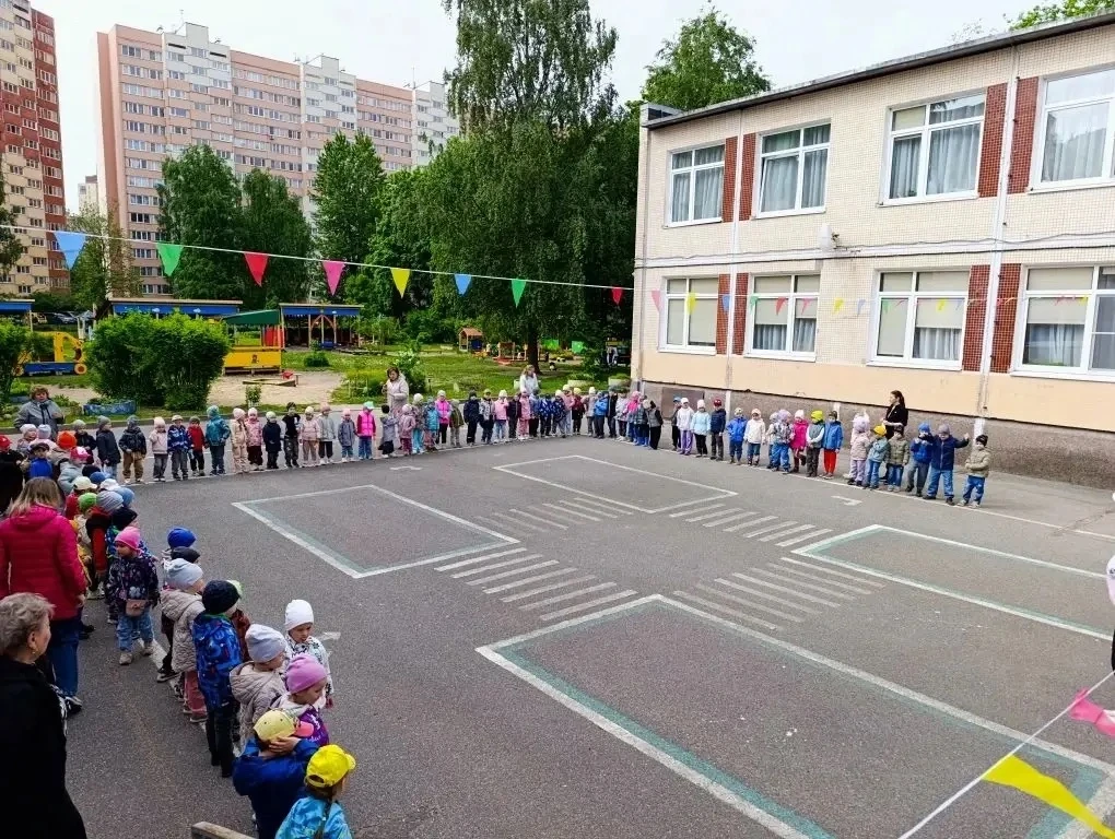 Детство — время открытий, мечтаний и первых достижений.