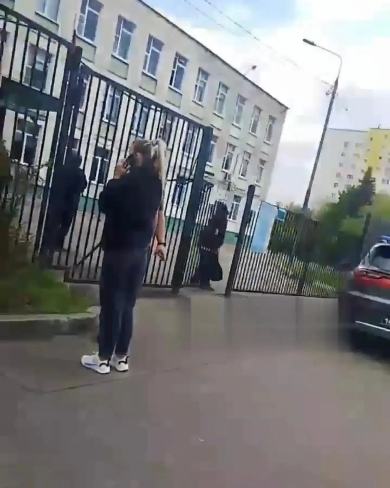 В НОВОЙ МОСКВЕ ПЯТИКЛАССНИК С НОЖОМ РАНИЛ УЧИТЕЛЯ 😱