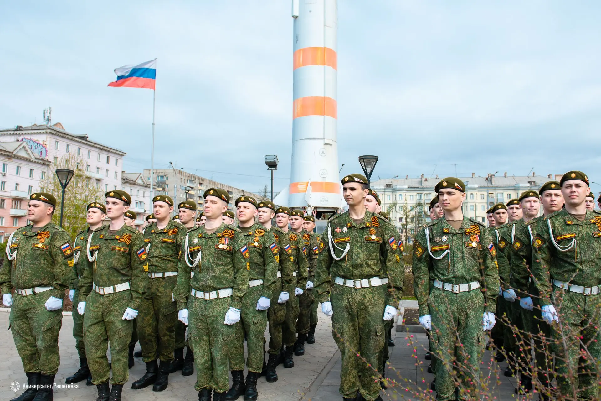 В День Победы курсанты Военного учебного центра Университета Решетнёва прошли в парадном марше по гл