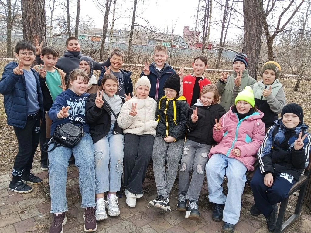 На весенних каникулах 4В отправился на прогулку в парк! Было очень весело и интересно. Ребята с вост