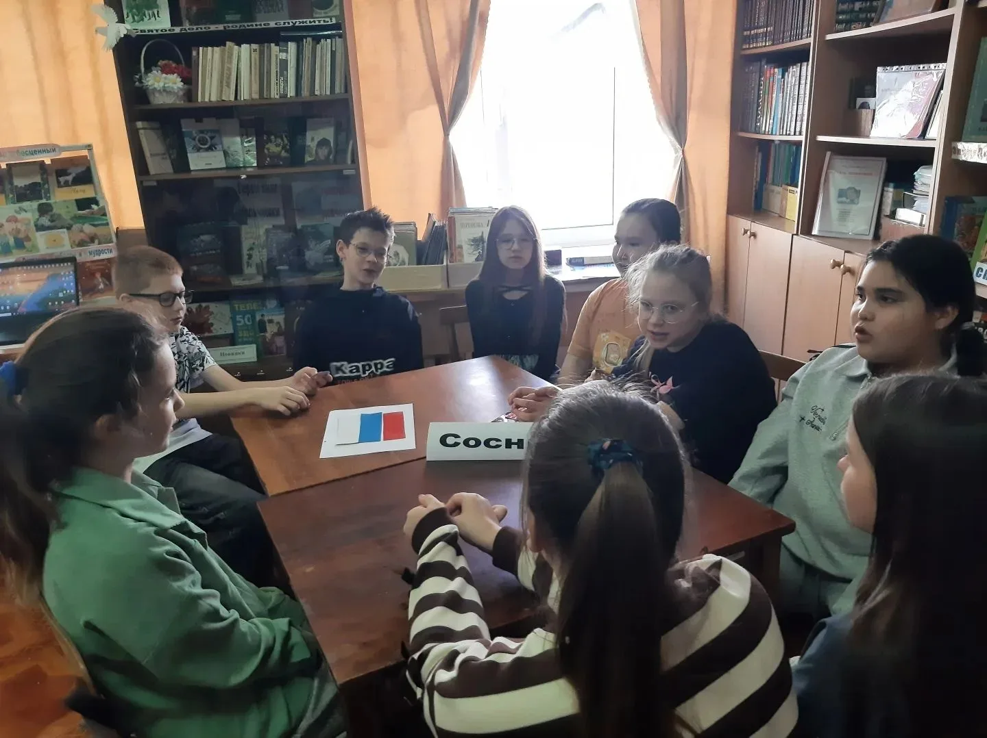 Сила России - в единстве народа!🤝 Сегодня ребята 4Б и 4А посетили школьную библиотеку. Они приняли а