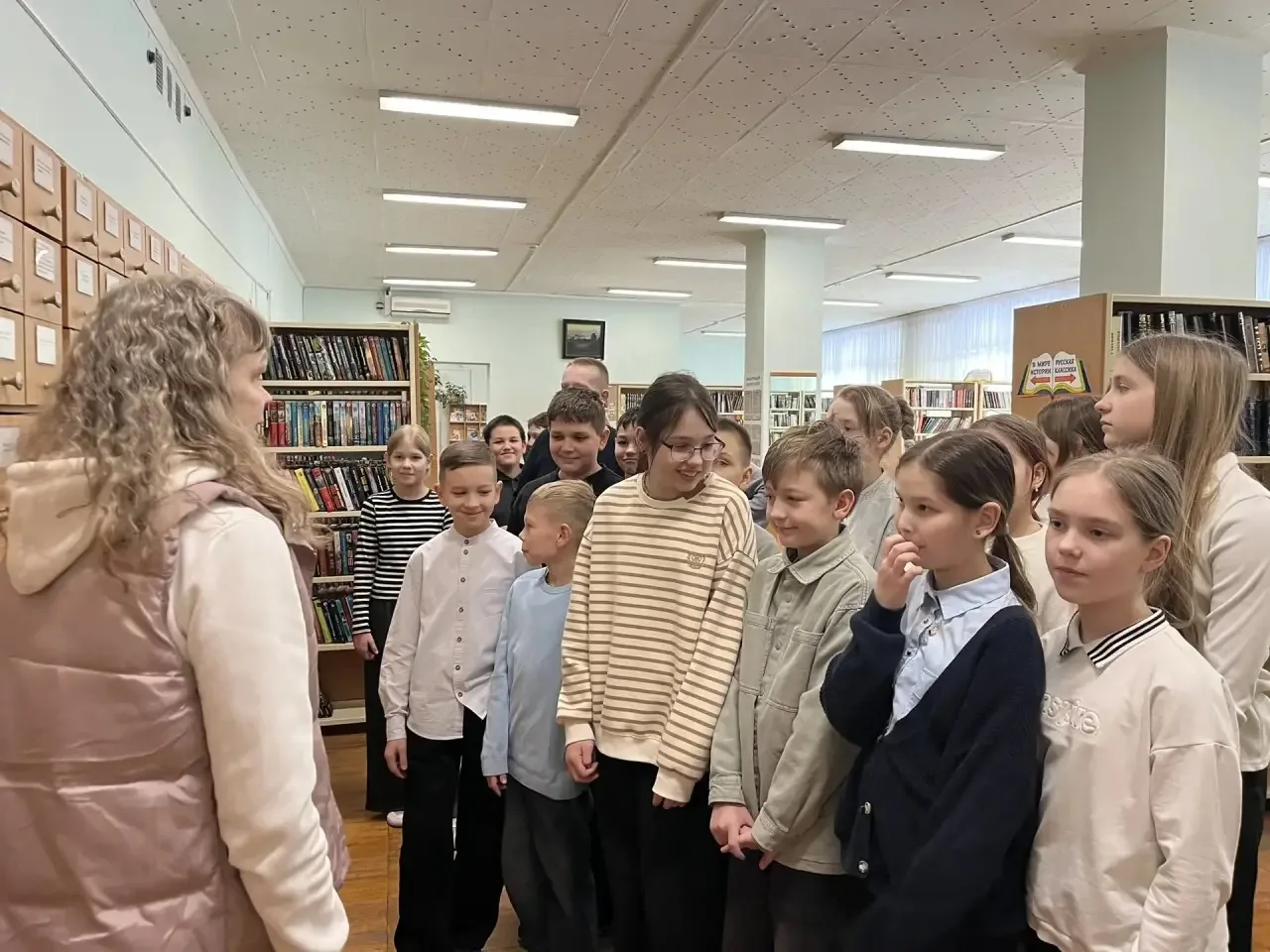 Экскурсия в детскую библиотеку — открываем мир книг!  Сегодня ребята из 5 Б класса посетили детскую 