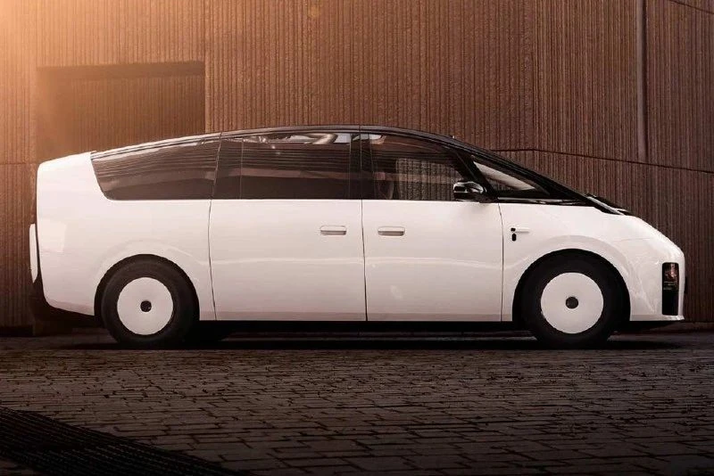 ⚡️ Компания Li Auto представила модернизированный электрический минивэн Mega, который к...
