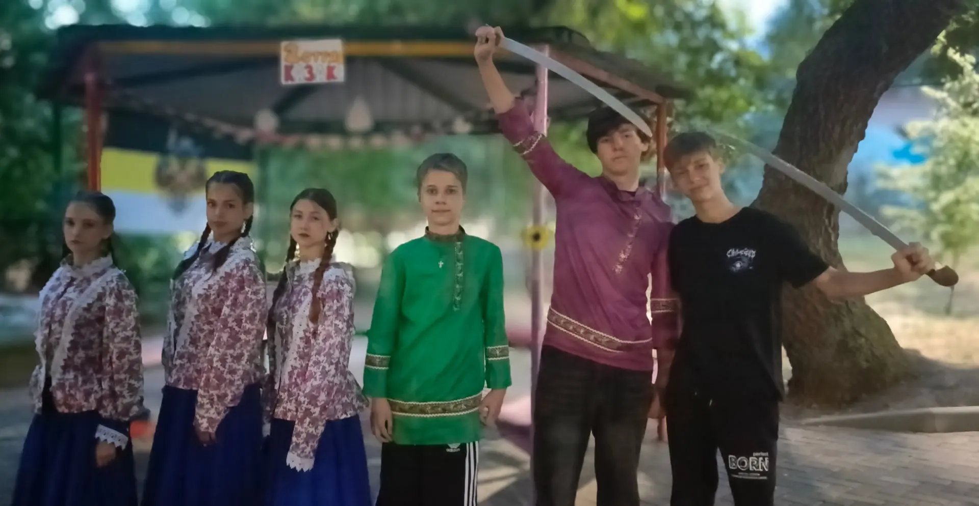 «Культур много — Россия одна»: как в лагере прошли гостевания народов России

🪆 Это было не просто 