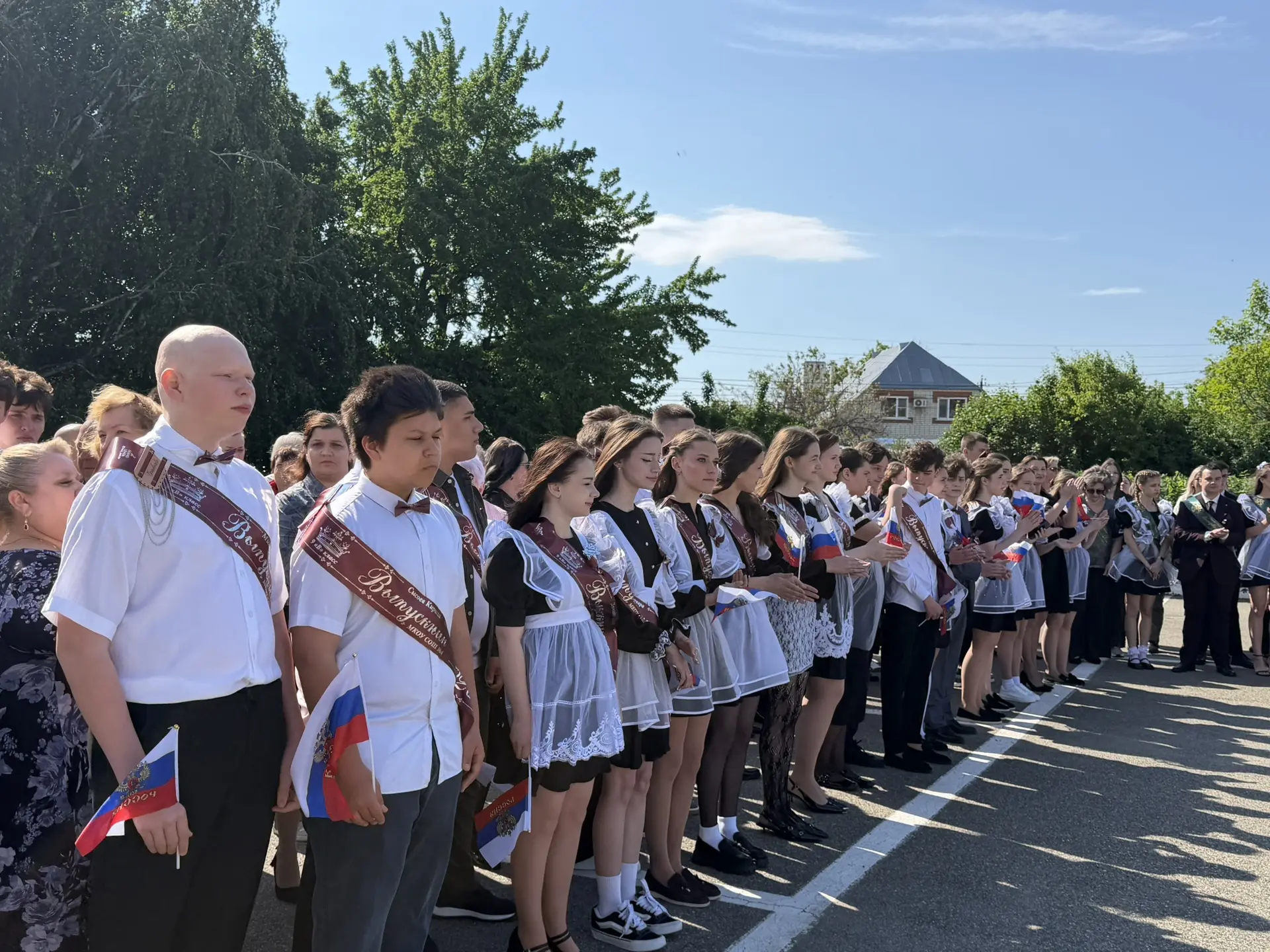 26 мая в школе прошёл Последний звонок. Глядя на этих повзрослевших ребят, сложно поверить, что ещё 