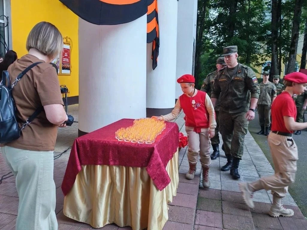 22 июня, в День памяти и скорби, юнармейцы военно - патриотического клуба "Память поколений", отряд 