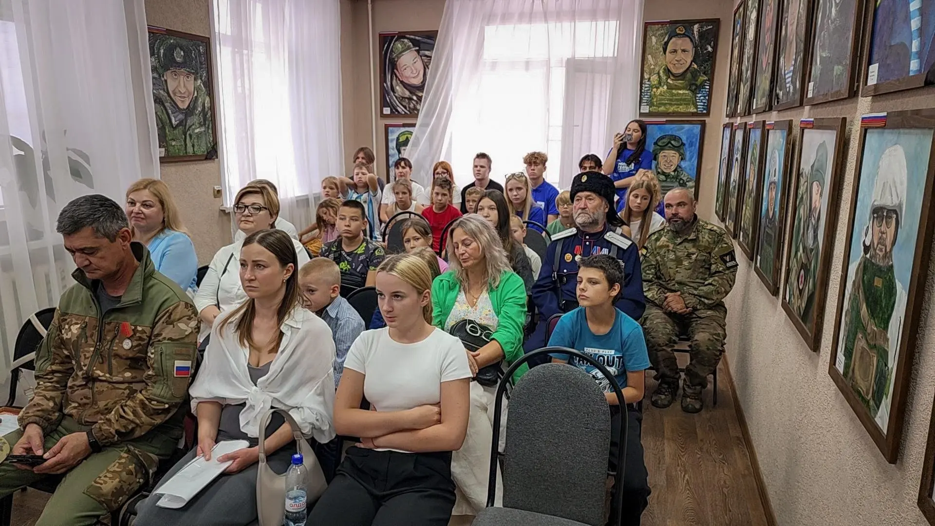 В Бронницах работает трогательная выставка портретов участников спецоперации под назван...