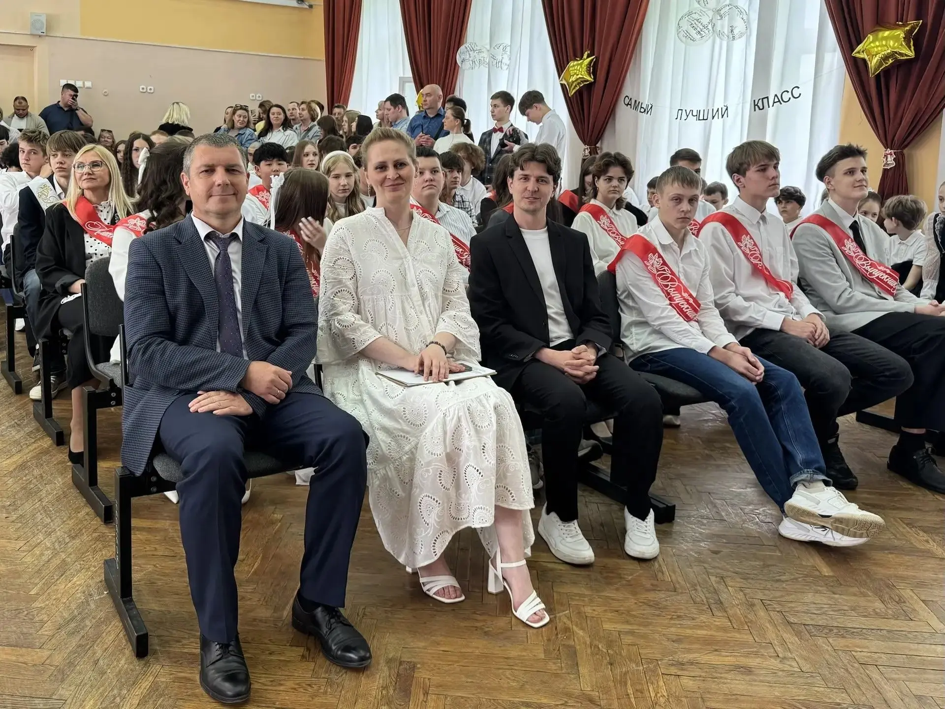 🔔Вот и прозвенел последний звонок для наших 9-классников!  Сегодня для ребят завершился важный этап 