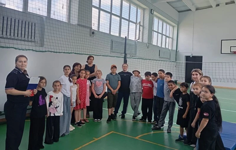 Полицейские и общественники Кабардино-Балкарии напомнили подросткам о правилах безопасности на каник