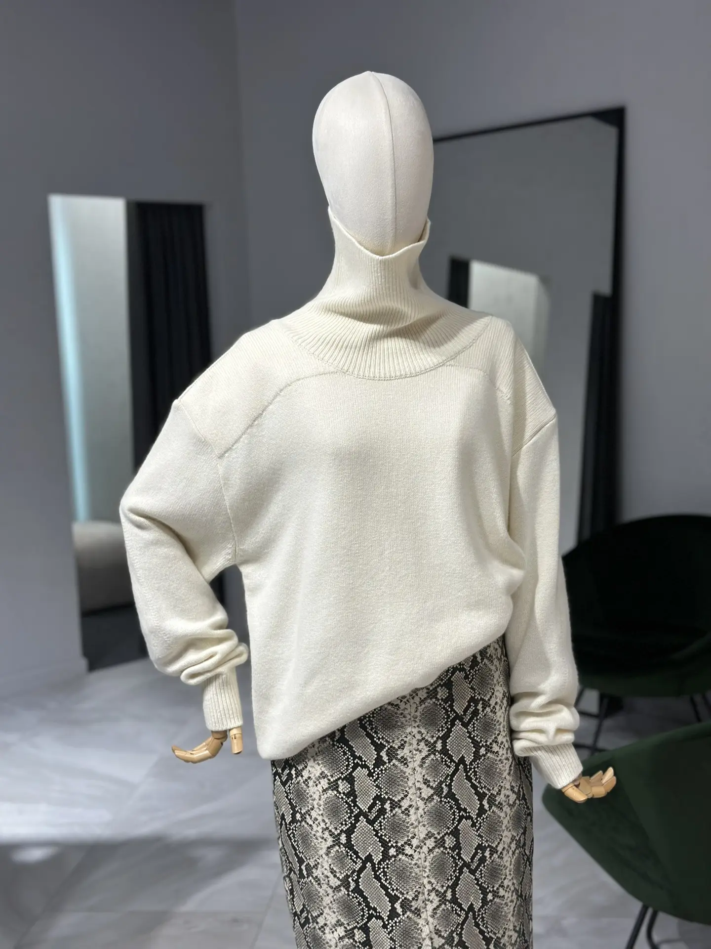 Свитер смесовый шерсть вискоза от корейского бренда EITHER: one size