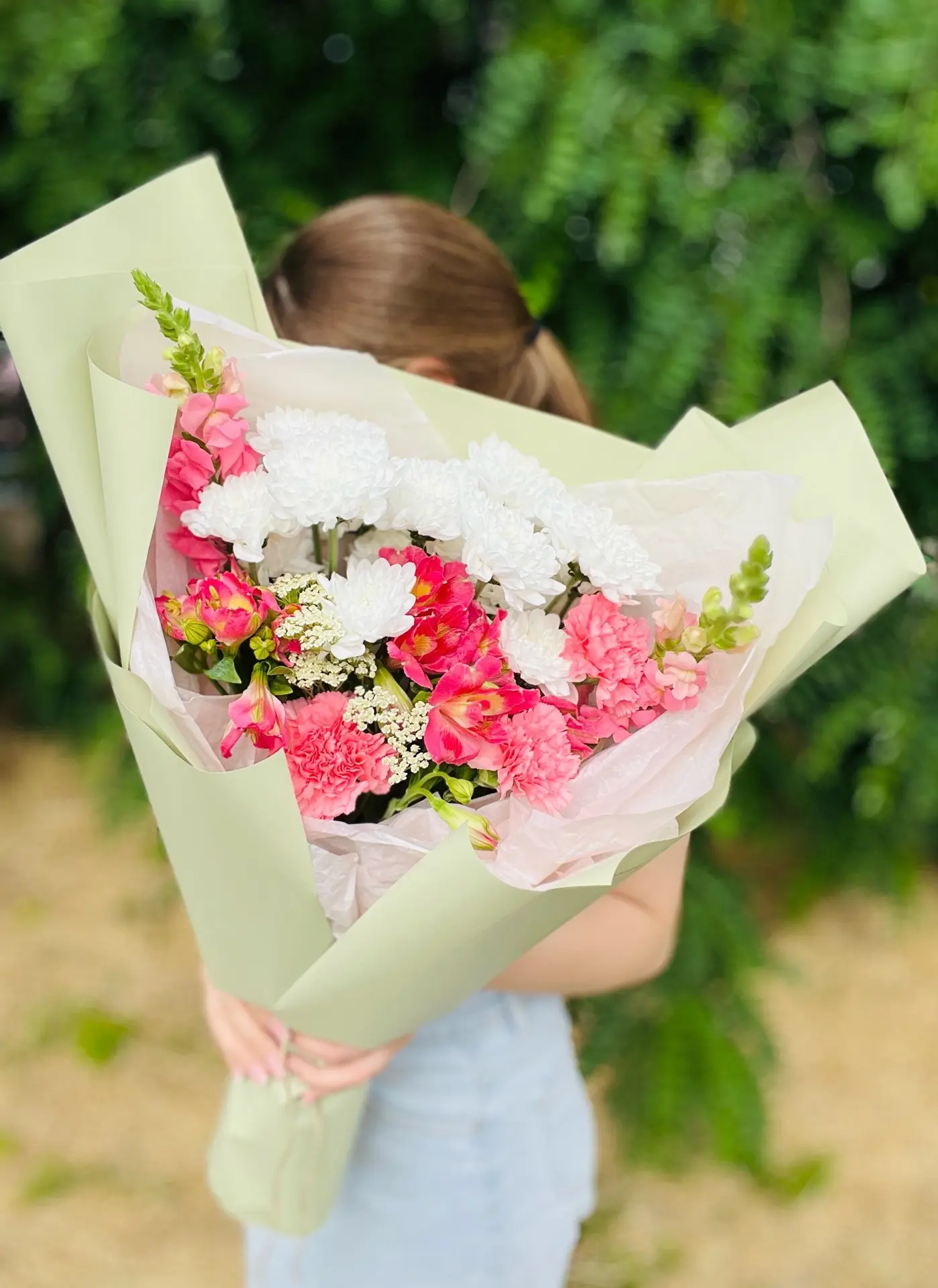 Краски июня ☀️✨

Яркий букет, в котором лето играет всеми своими оттенками 🌿

Создан, чтобы дарить 
