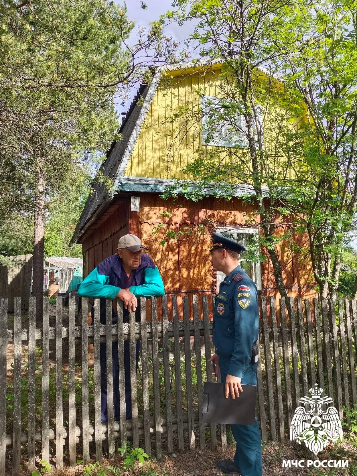 🔸В Республике Коми продолжается активная профилактическая работа с населением
 
👨‍🚒Сотрудники МЧС