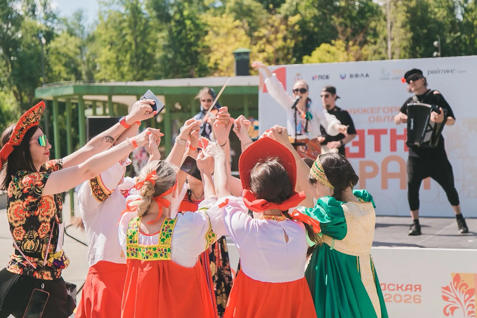 Сегодня Международный день дружбы!
А значит - у парка тоже праздник.

Потому что каждый день сюда пр