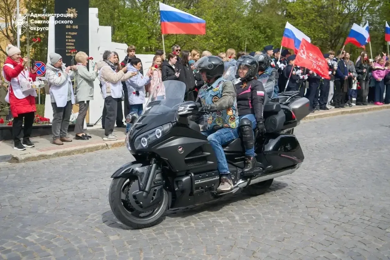 🛞 Вчера ученики нашей школы приняли участие во встрече участников мотодвижения «Колесо Истории» в Св