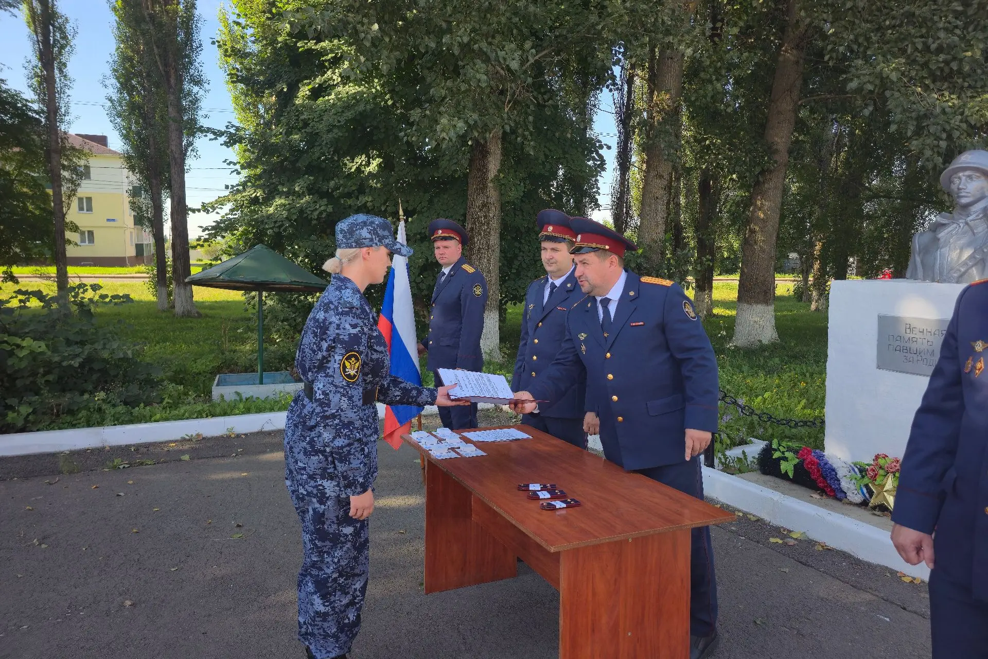 Сотрудники ОПБСТИН и ИК-2 присоединились к Всероссийской акции «Цвета Родины»