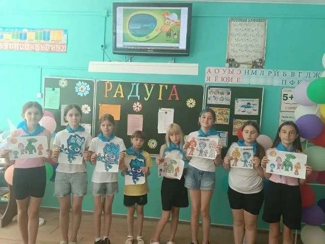 В «Солнышке» сегодня было особенно шумно и радостно. Всё потому, что в гости пришла про...