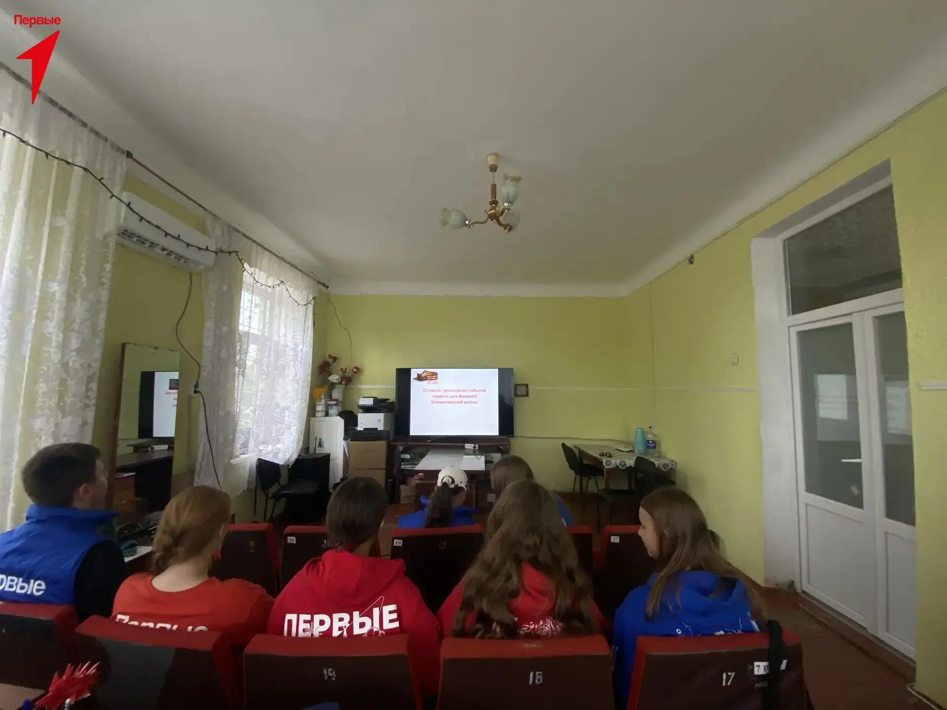 В Верхнесерогозском Доме культуры для активистов Движения Первых провели урок «Первый день войны»

 