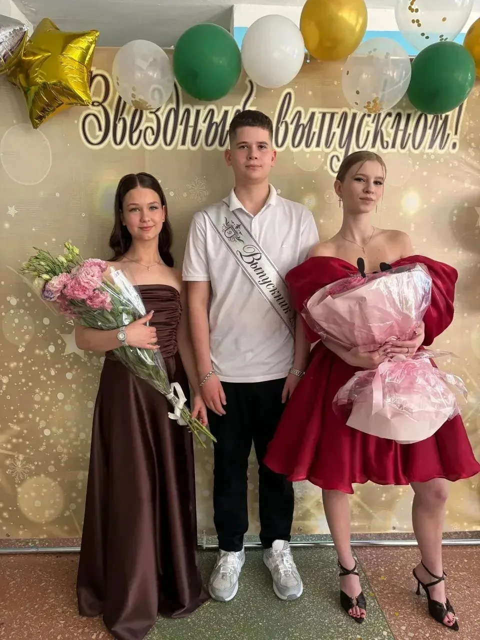 "Окончен школьный роман..."