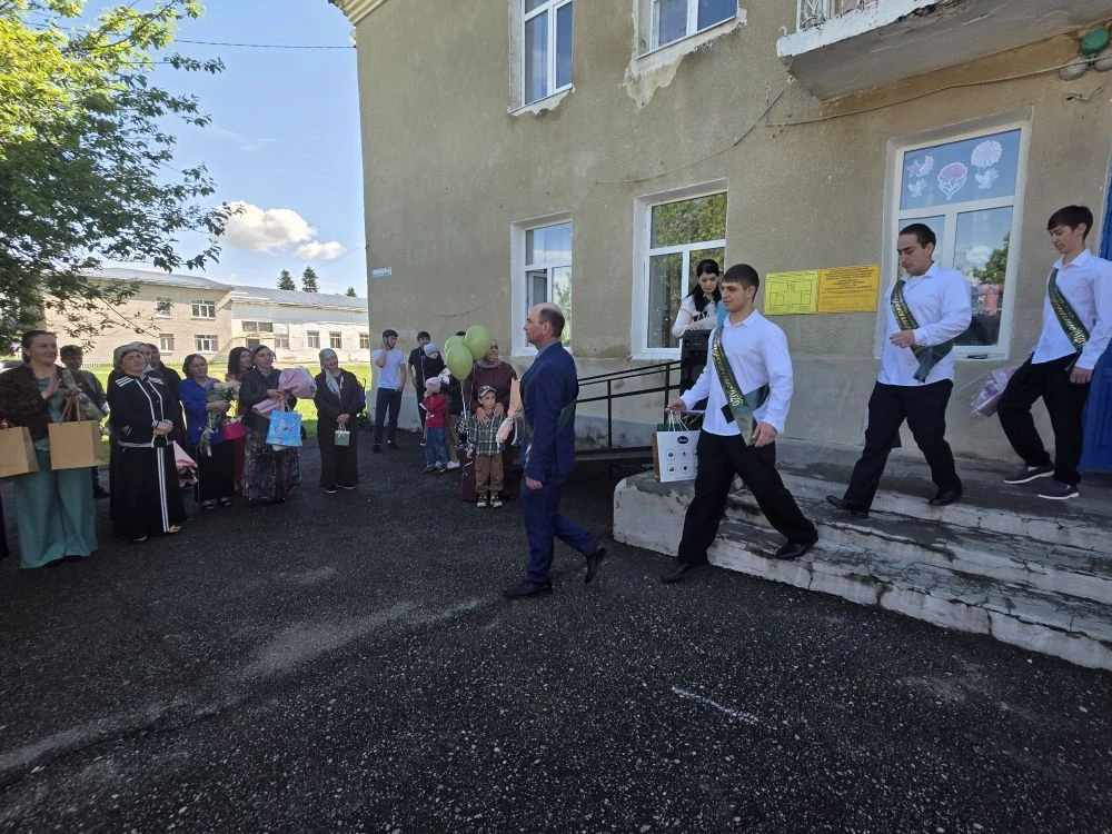 26.04.2026  в нашей школе прозвенел «Последний звонок». Колокольчик, который еще вчера ...