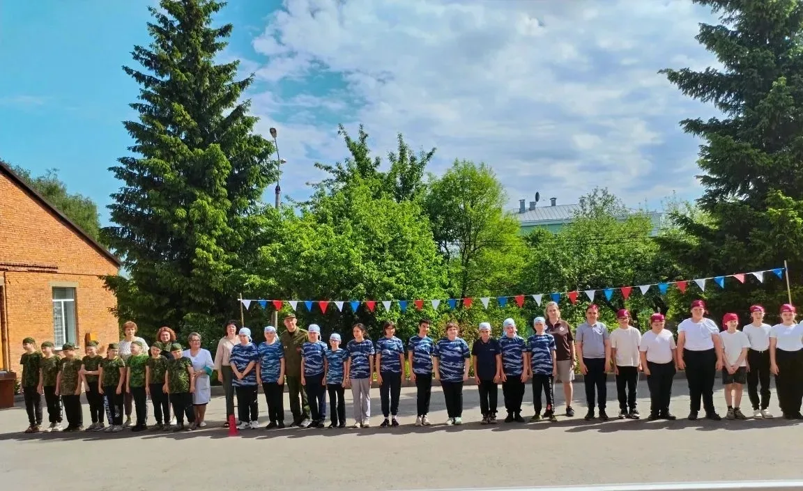 🇷🇺 Связь поколений: в школе-интернате прошла «Зарница», посвящённая 81-й годовщине По...