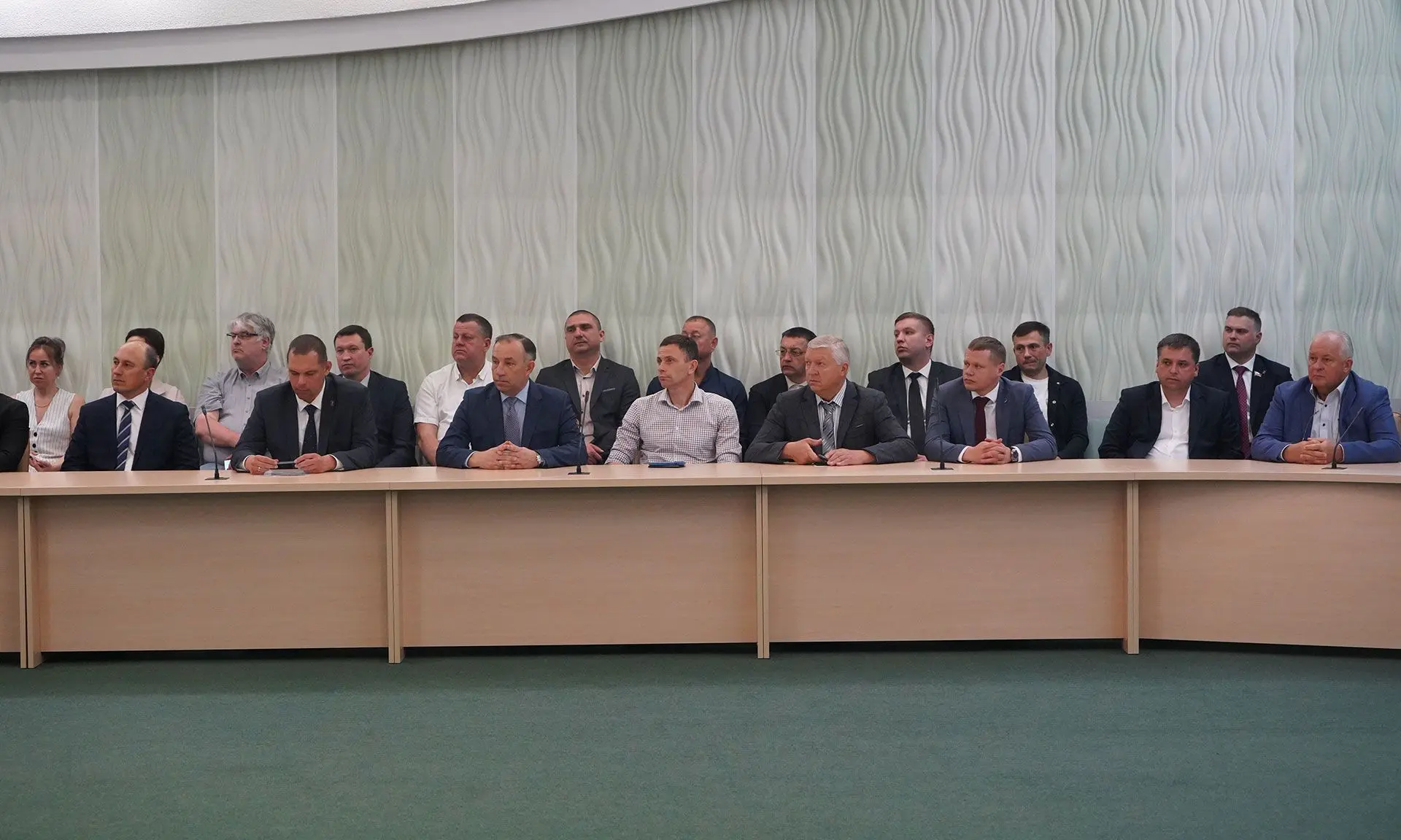 19 мая врио Губернатора Брянской области Егор Ковальчук встретился с бизнес-сообществом...