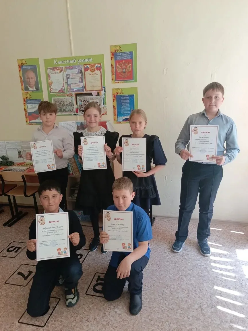 Весь год ребята из 4" в" класса занимались дополнительно по курсу «Интеллектика».  И в конце года по