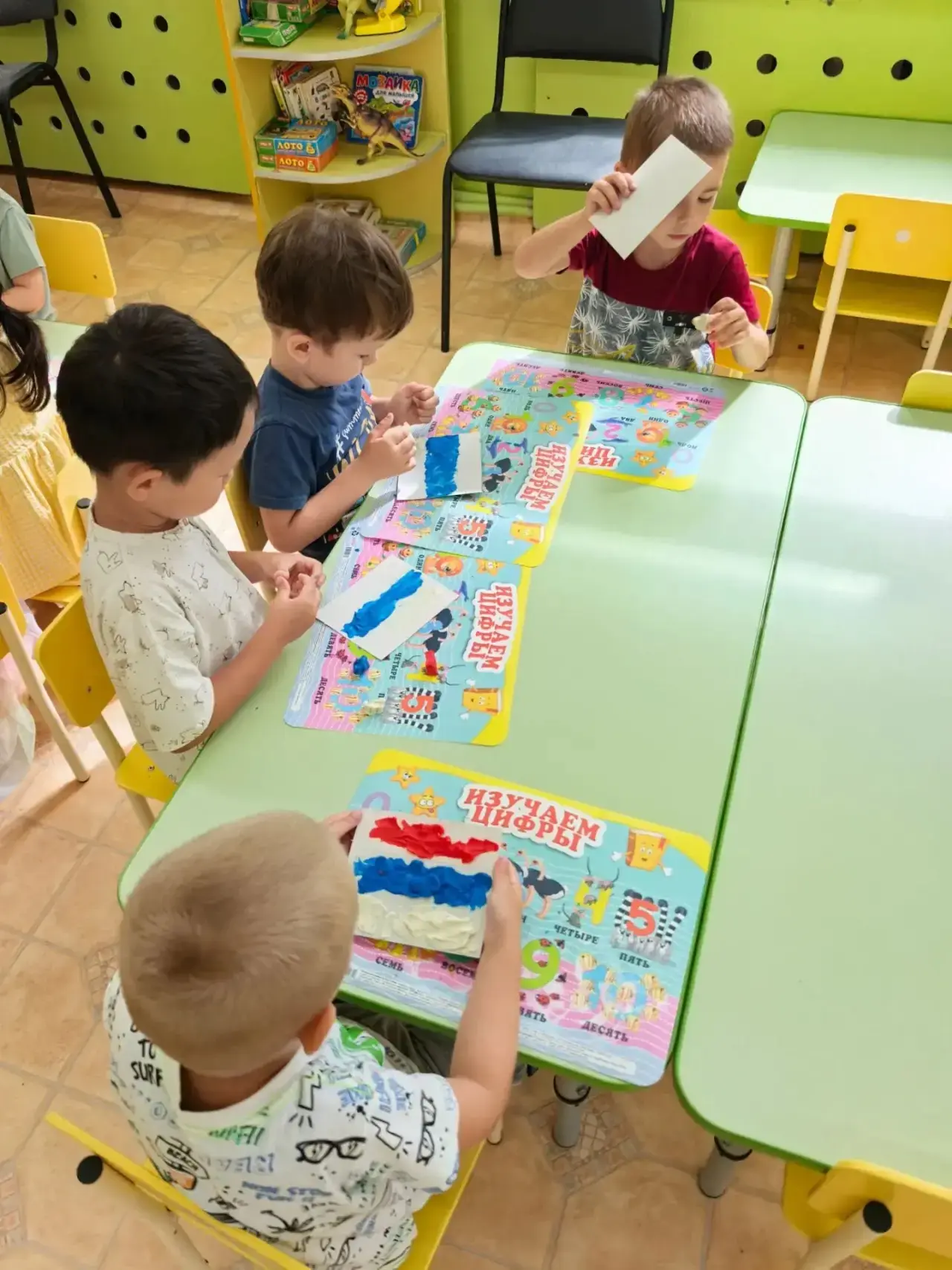 🤍💙🔴 Пластилиновый триколор: творчество группе «Звёздочки»!