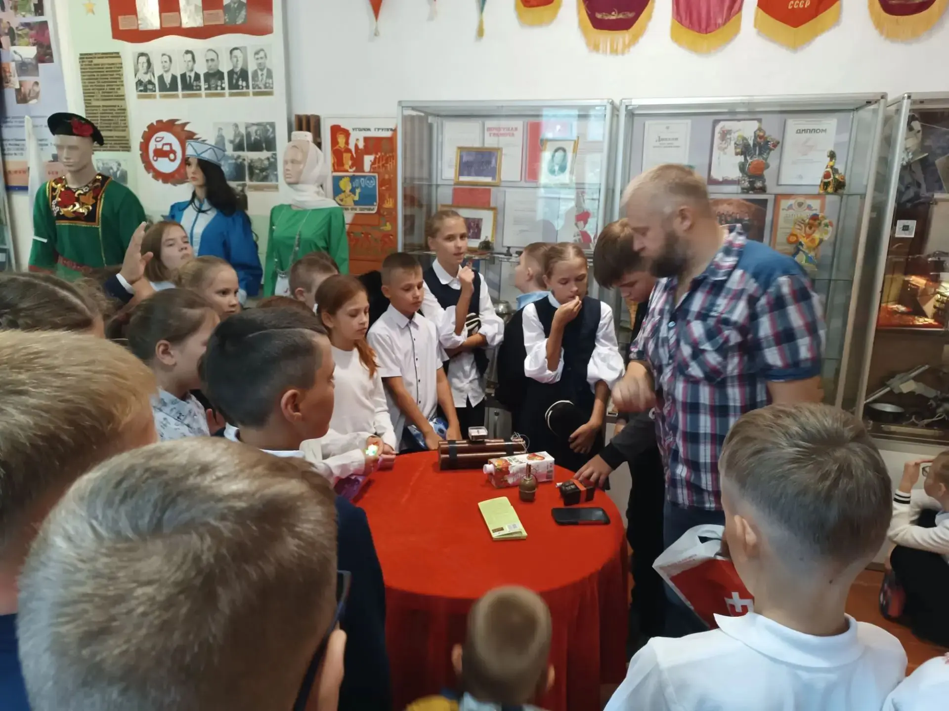 Юные экскурсоводы военно-краеведческого музея МБОУ «Низовская СОШ» стали участниками ва...