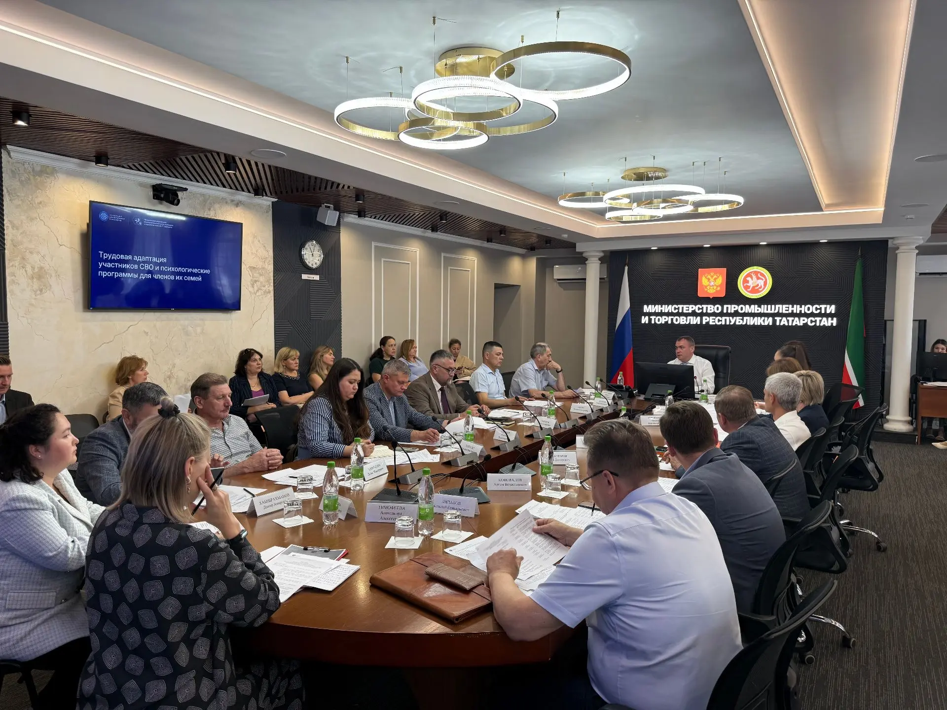 В Минпромторге РТ обсудили вопросы трудовой адаптации участников СВО
 
📣В мероприятии приняли участ