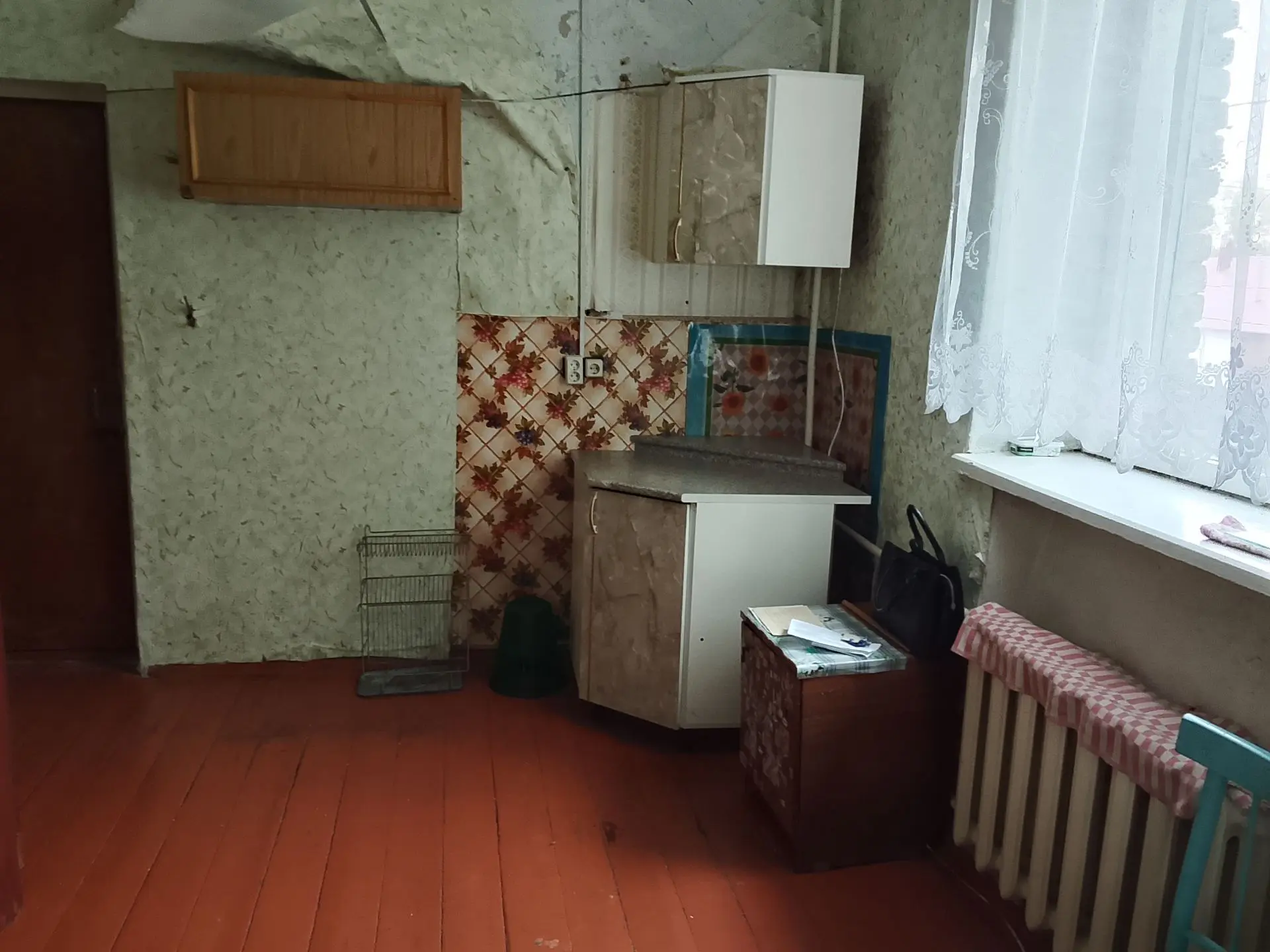Продам ком в общежития посёлок сахарный дом 7по улице Салавата 2 этаж угловой комната д...