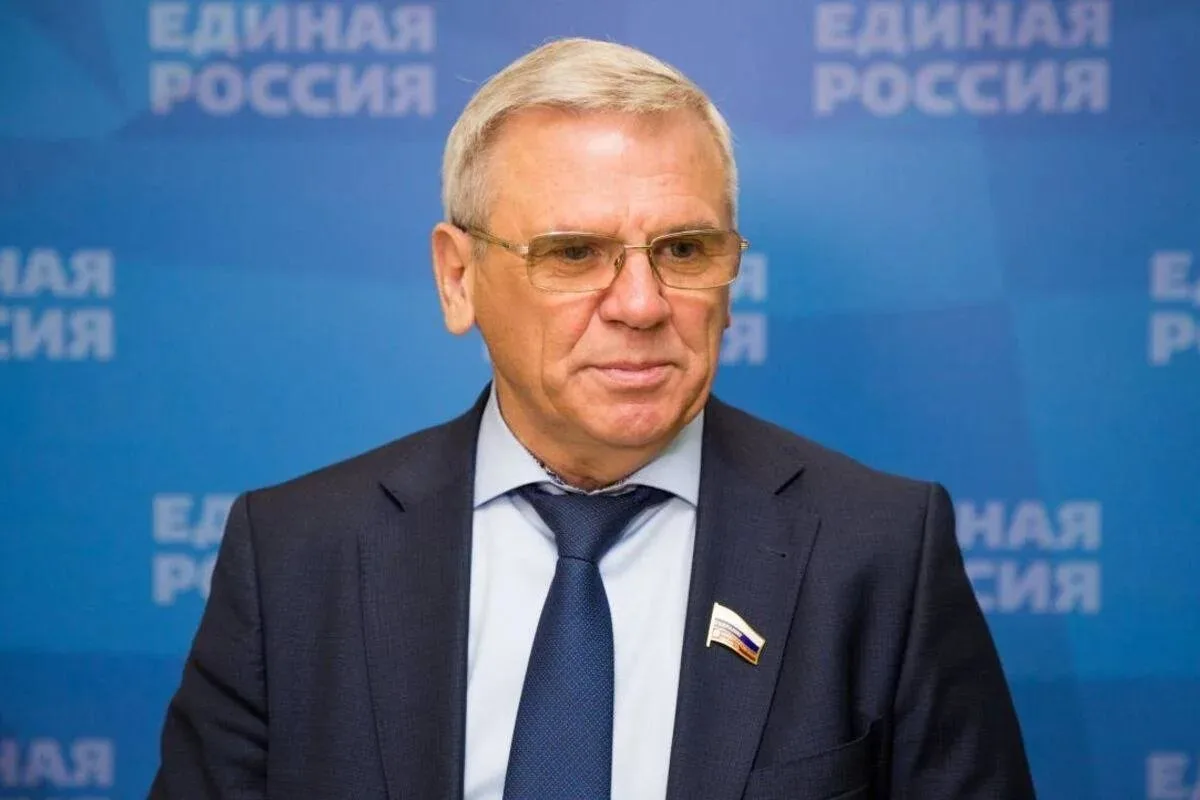 «Не нужно уподобляться военным преступникам. Не надо расчехлять атомное оружие. Очевидно, что СВО бл