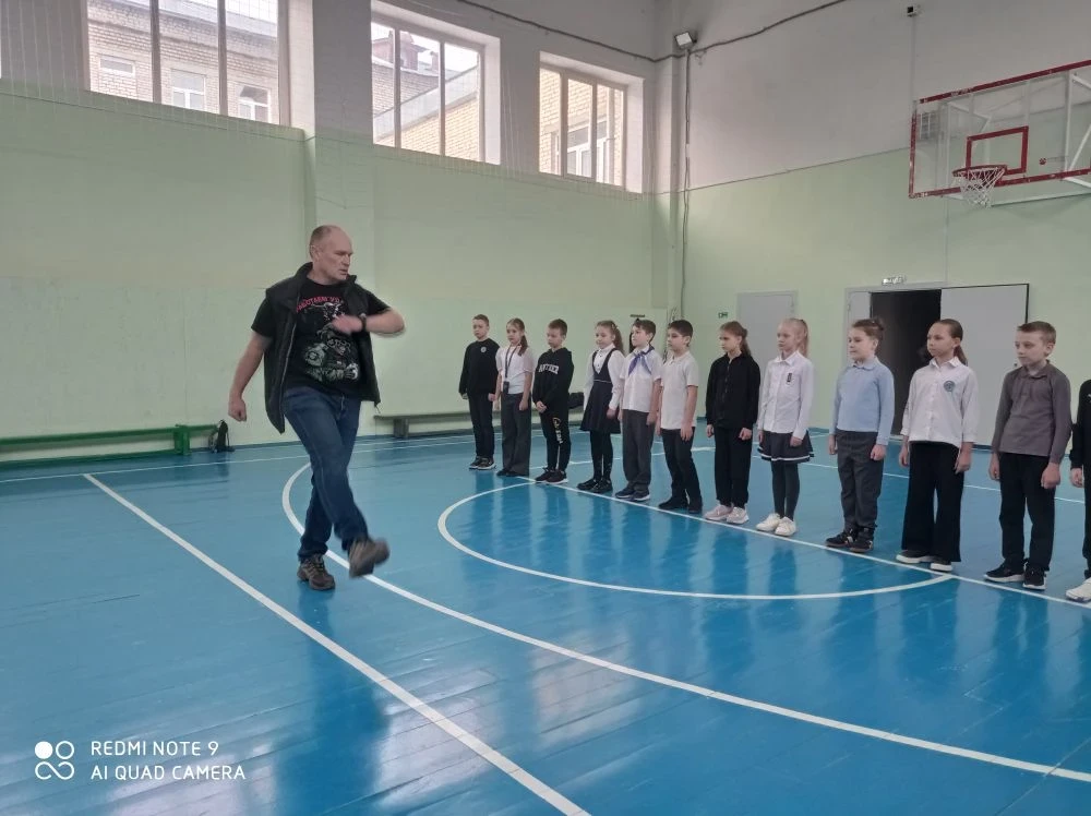 🌟🎉 В нашей школе продолжается захватывающая подготовка к военно-спортивной игре "Зарница 2.0"! 💪🏽⚔️ 