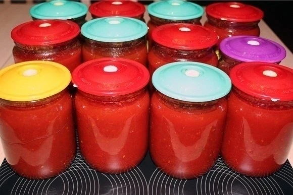 Мой любимый «Кубанский соус»  Несколько лет назад, собрав большой урожай помидор, решила разнообрази