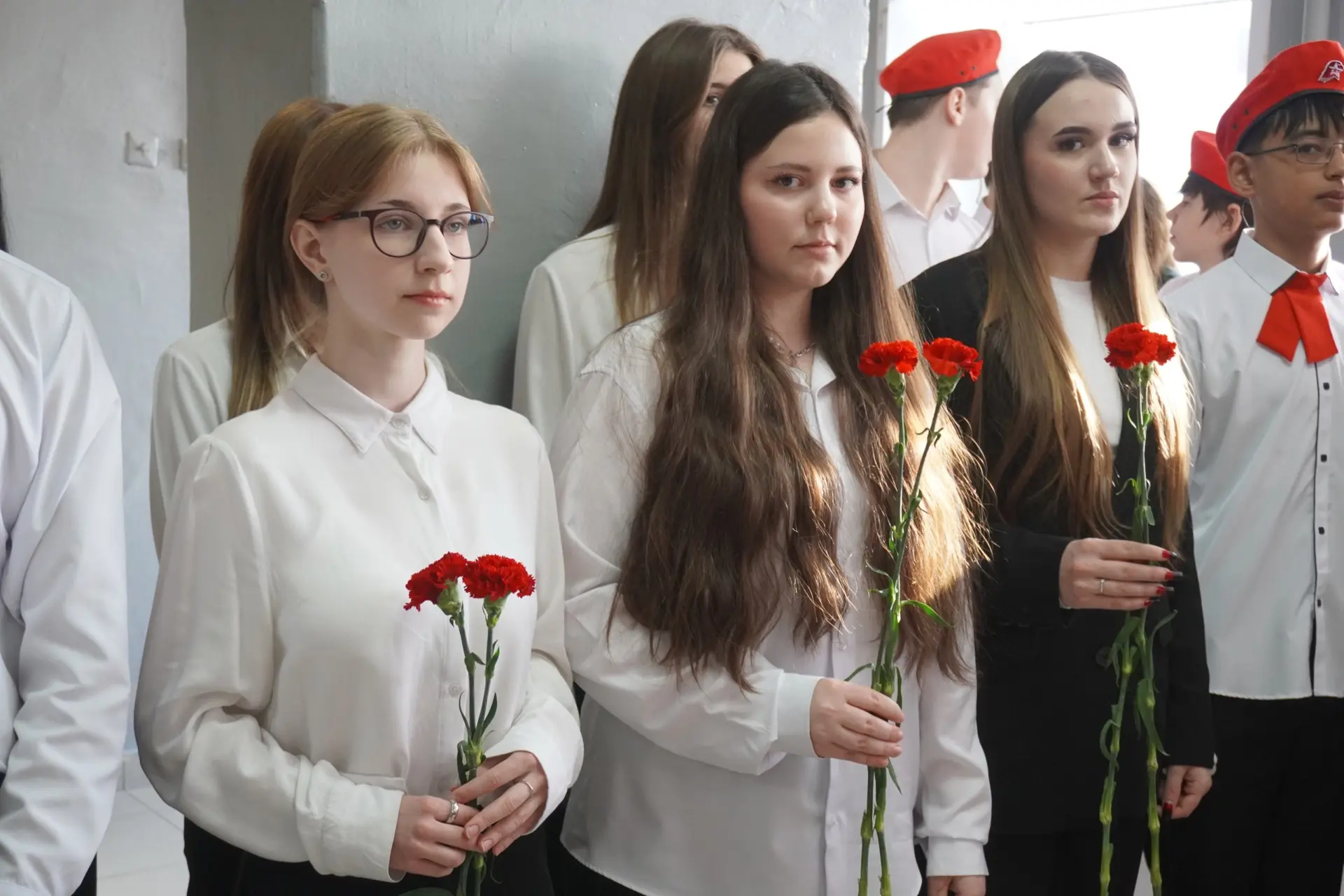 🔵В 45 барнаульской гимназии открыта памятная доска выпускнику Артюшину Антону Валерьевичу! 🔵Неожидан