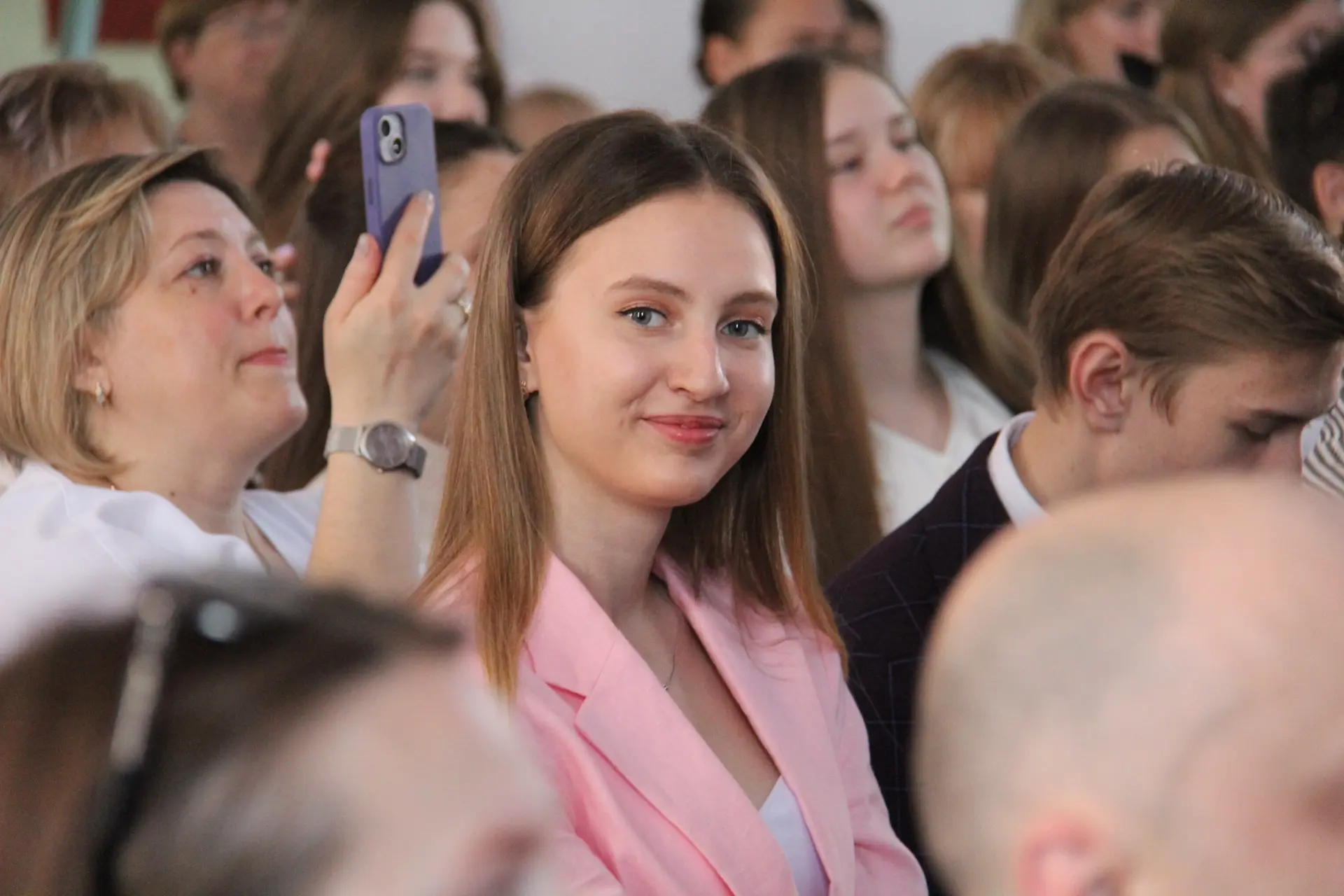 🌟 Созвездие талантов: в нашей школе чествовали лучших из лучших! 🏆  Сегодня наш актовый зал преврати