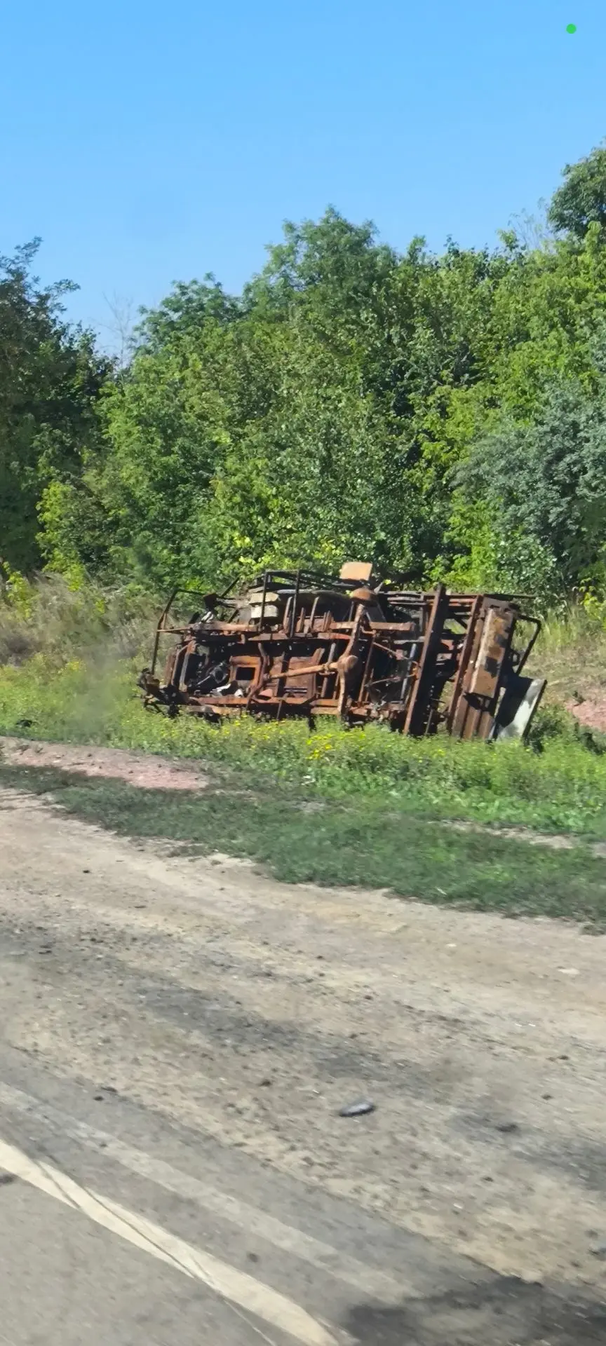 Стоять на дороге или медленно ехать, не рекомендуется......