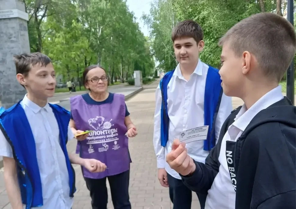 📢 На улицах Кировского района прошла добрая акция «Скажи Детскому телефону доверия — ДА!»  15 мая ак