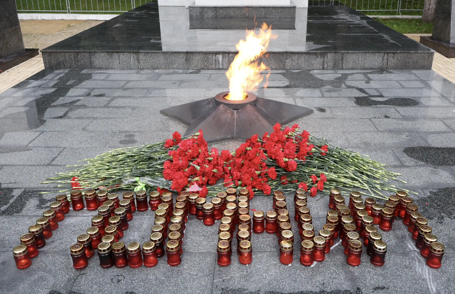 #ПатриотНовости 

Сегодня в 4 часа утра в Костроме у мемориала «Вечный огонь» состоялась Всероссийск