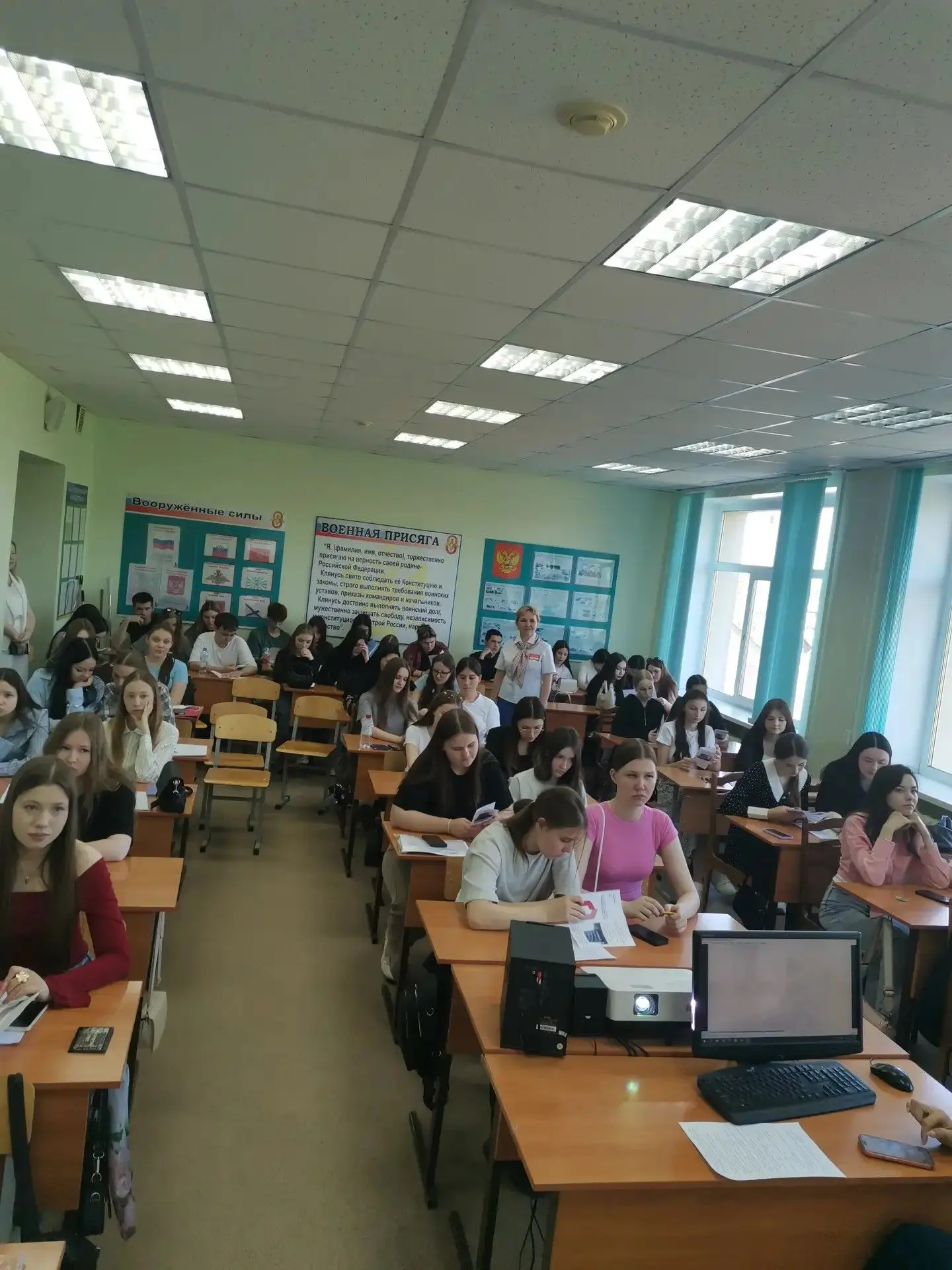 Выпускникам Канашского финансово-экономического колледжа рассказали о трудоустройстве в МФЦ  Кто и к